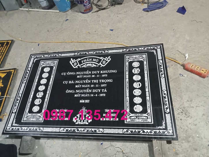 Khắc bia mộ hà nội