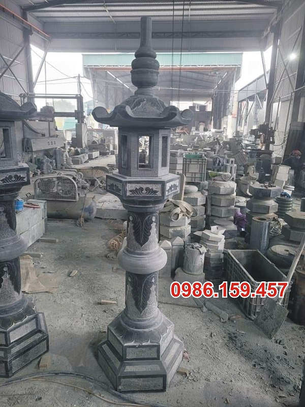 Cột Đèn Đá Lục Lăng