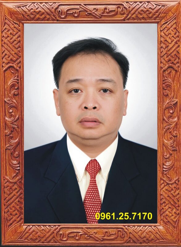 Khung ảnh thờ gỗ hương treo tường nền gấm