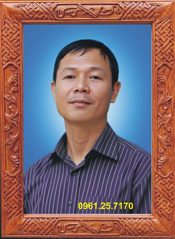 Khung ảnh thờ gỗ hương treo tường nền gấm