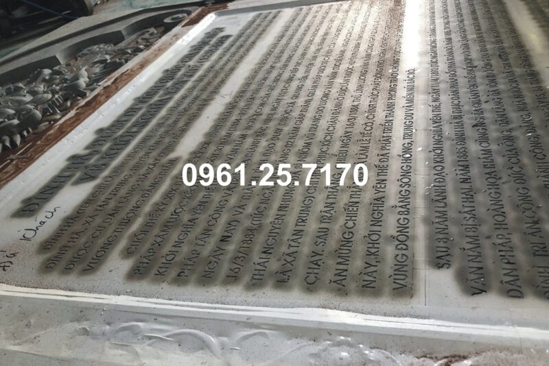 Khắc bia đá di tích lịch sử